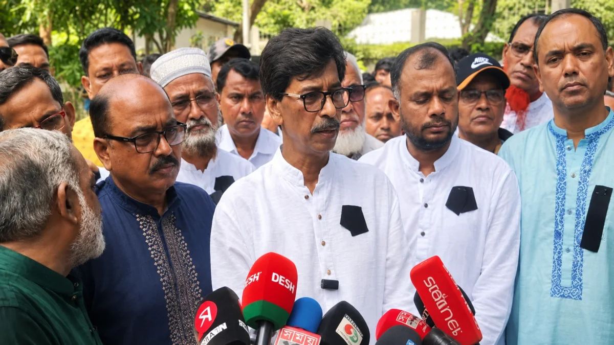 সার থাকার কথা ডিলারের কাছে, পাওয়া যাচ্ছে গোডাউনে: কৃষিমন্ত্রী